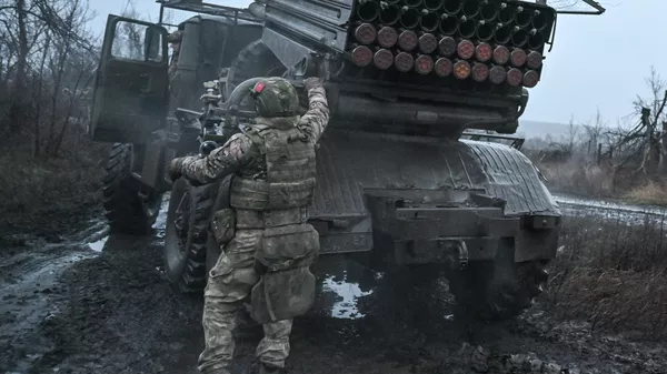 Боевая работа РСЗО Град группировки войск Центр на Красноармейском направлении СВО - Sputnik Казахстан