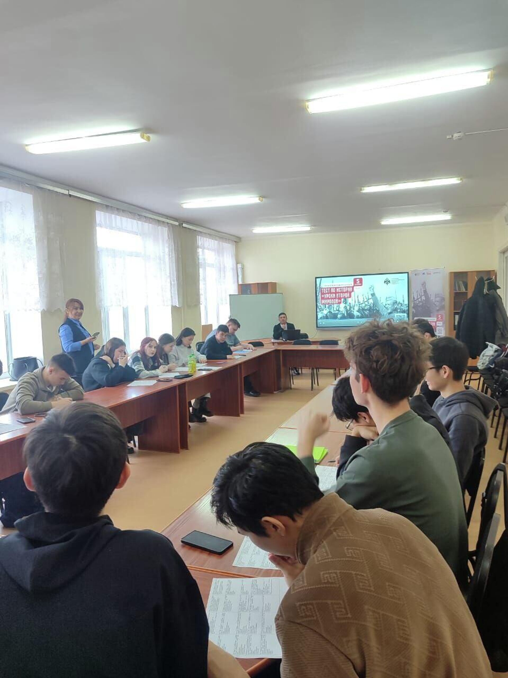 Студенты СКГУ им.М.Козыбаева приняли участие в Международной акции-тесте по истории Уроки Второй мировой - Sputnik Казахстан, 1920, 06.12.2025