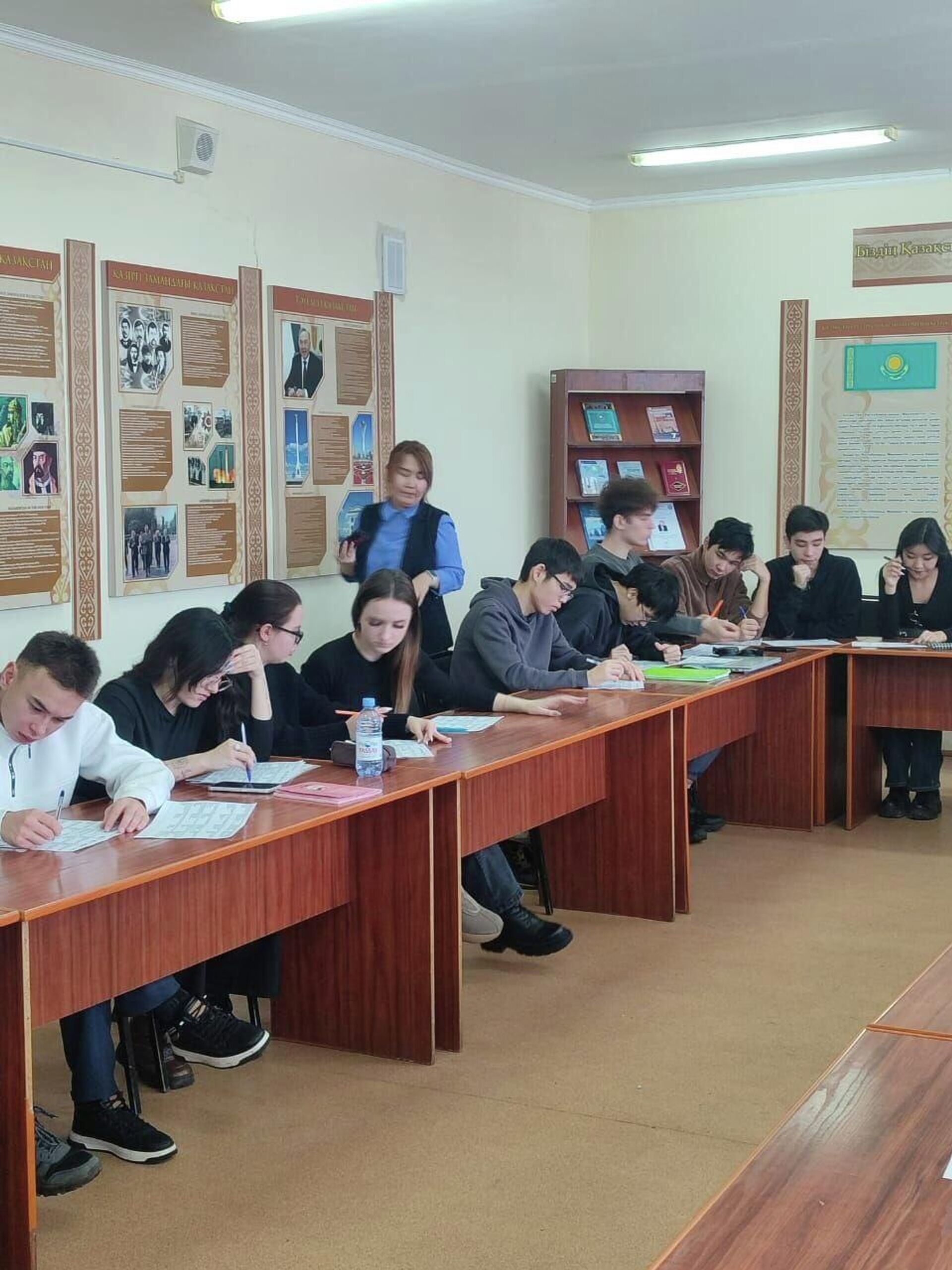 Студенты СКГУ им.М.Козыбаева приняли участие в Международной акции-тесте по истории Уроки Второй мировой - Sputnik Казахстан, 1920, 06.12.2025