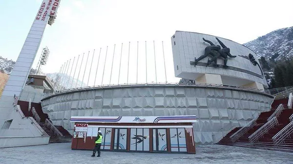 Аким Алматы Дархан Сатыбалды ознакомился с реконструкцией катка Медео - Sputnik Казахстан