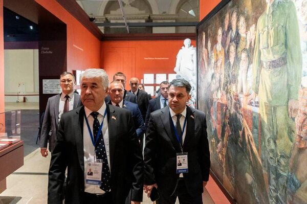 Парламентарии ОДКБ посетили экспозицию в Москве Великая Победа. Россия – Моя история Парламентарии ОДКБ посетили экспозицию в Москве Великая Победа. Россия – Моя история - Sputnik Казахстан