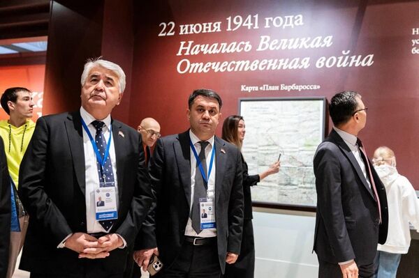 Парламентарии ОДКБ посетили экспозицию в Москве Великая Победа. Россия – Моя история Парламентарии ОДКБ посетили экспозицию в Москве Великая Победа. Россия – Моя история - Sputnik Казахстан