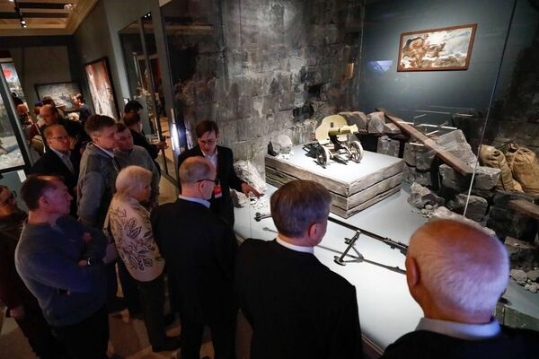 Члены парламентских делегаций осмотрели выставки, посвященные подвигу советского народа в годы Великой Отечественной войны Члены парламентских делегаций осмотрели выставки, посвященные подвигу советского народа в годы Великой Отечественной войны - Sputnik Казахстан