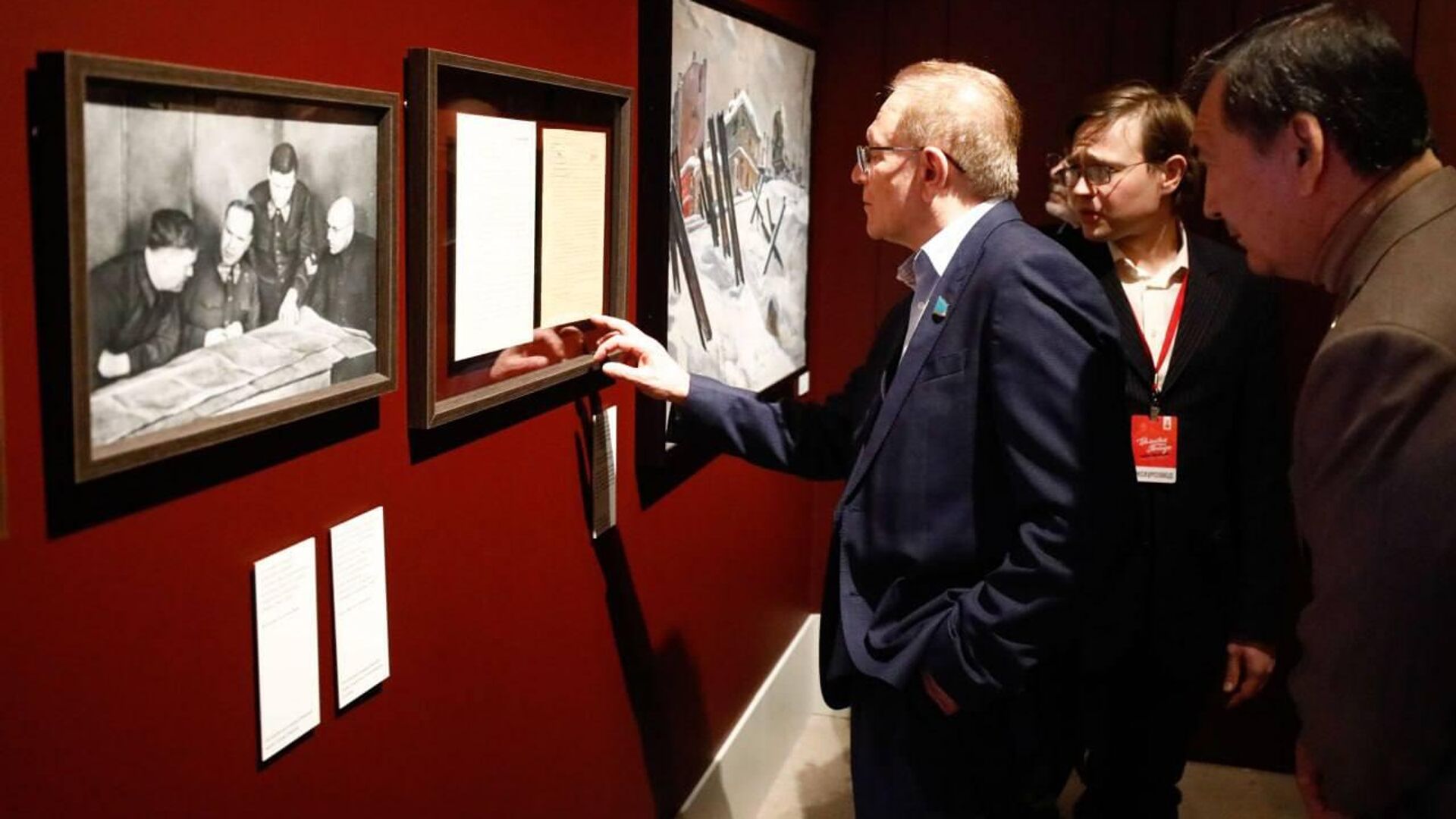 Члены парламентских делегаций осмотрели выставки, посвященные подвигу советского народа в годы Великой Отечественной войны Члены парламентских делегаций осмотрели выставки, посвященные подвигу советского народа в годы Великой Отечественной войны - Sputnik Казахстан, 1920, 08.12.2025