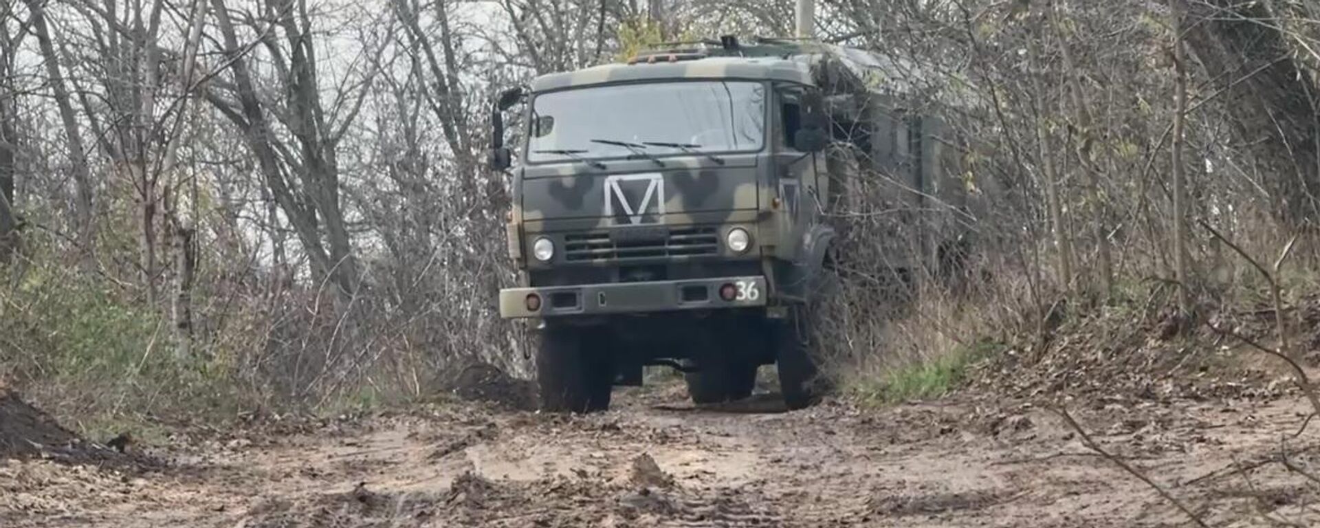 Специалисты фельдъегерско-почтовой связи группировки Восток  доставляют почту и посылки военнослужащим в зоне СВО - Sputnik Казахстан, 1920, 08.12.2025