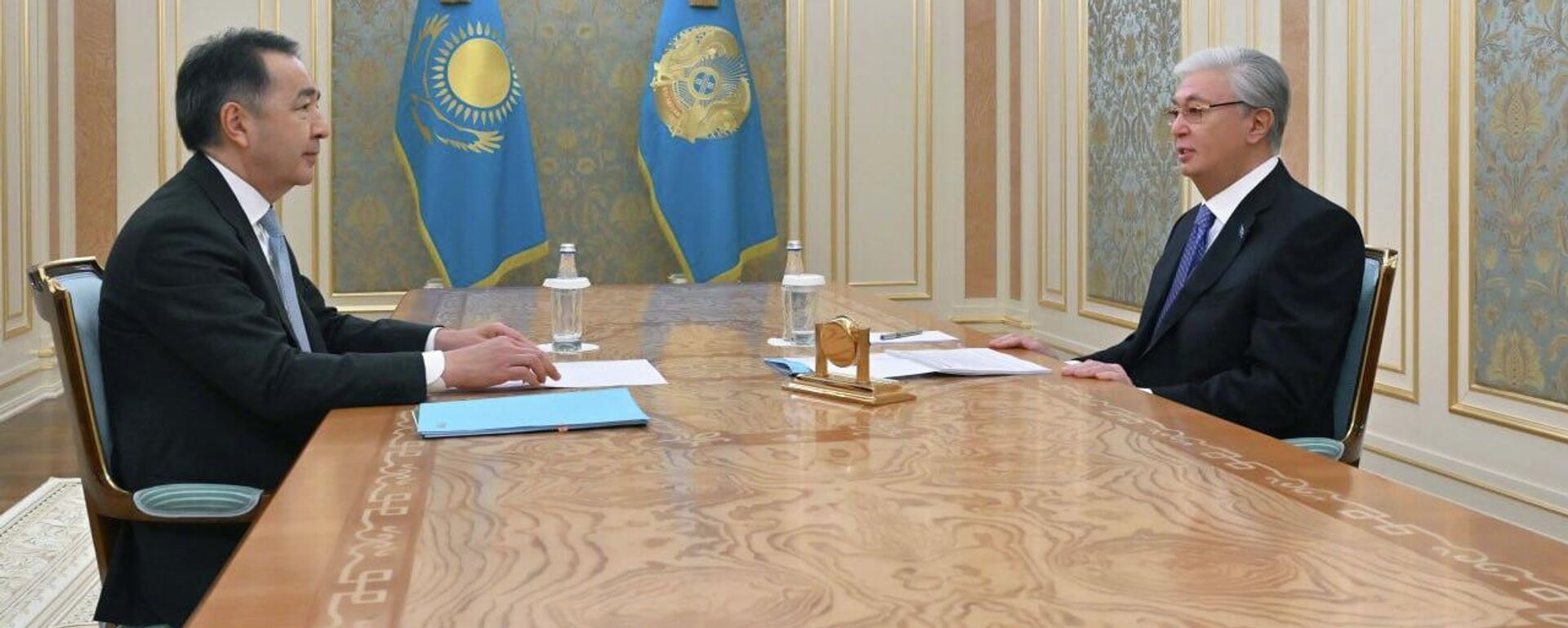 Қасым-Жомарт Тоқаев Еуразиялық экономикалық комиссия алқасының төрағасы Бақытжан Сағынтаевты қабылдады - Sputnik Қазақстан, 1920, 08.12.2025