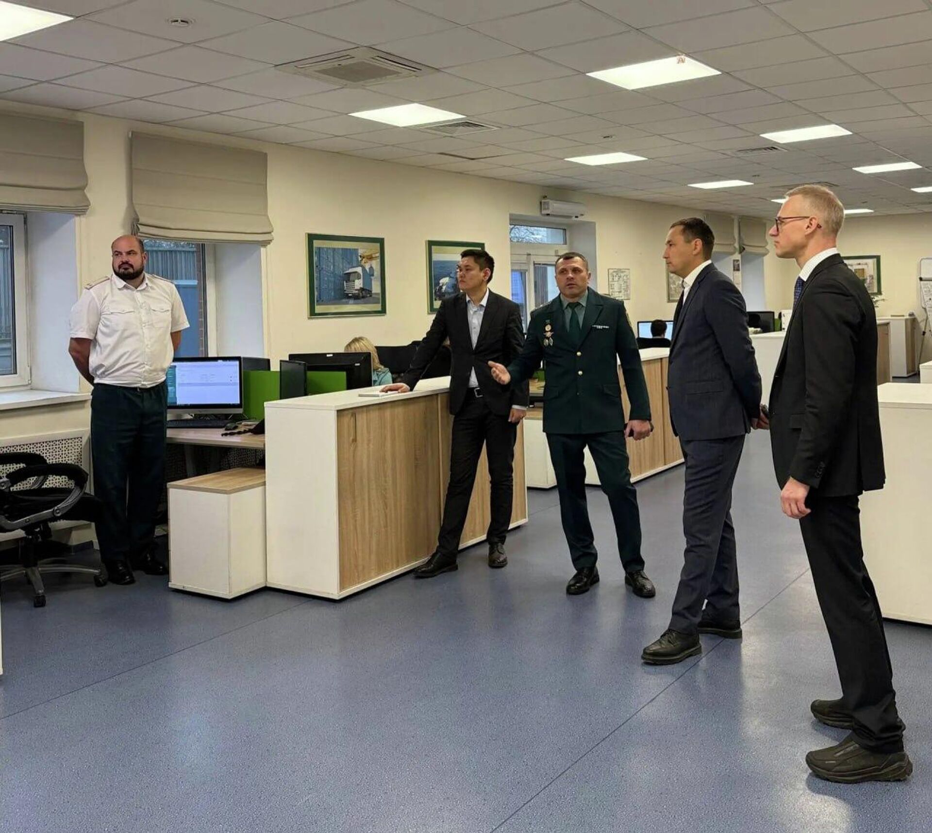 В Москве прошла рабочая встреча представителей таможенных служб России и Казахстана на базе Московского таможенного поста - Sputnik Казахстан, 1920, 09.12.2025