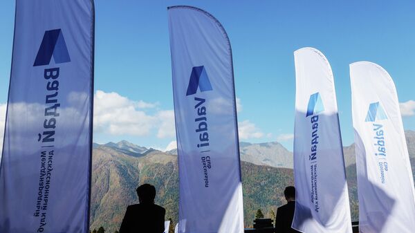 Баннеры с символикой дискуссионного клуба Валдай - Sputnik Казахстан