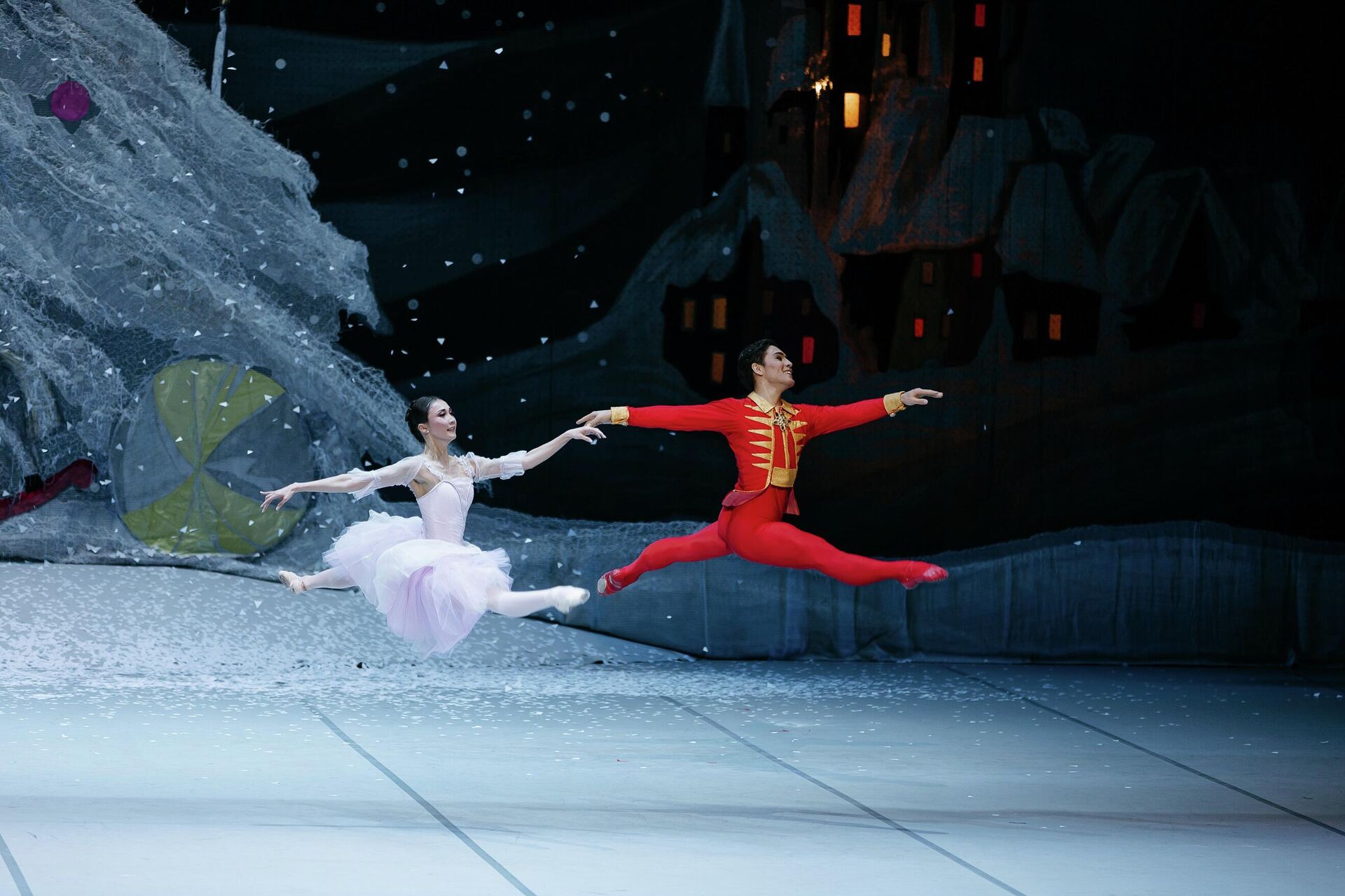 Спектакль Щелкунчик на сцене Астана Опера Спектакль Щелкунчик на сцене Астана Опера - Sputnik Казахстан, 1920, 10.12.2025