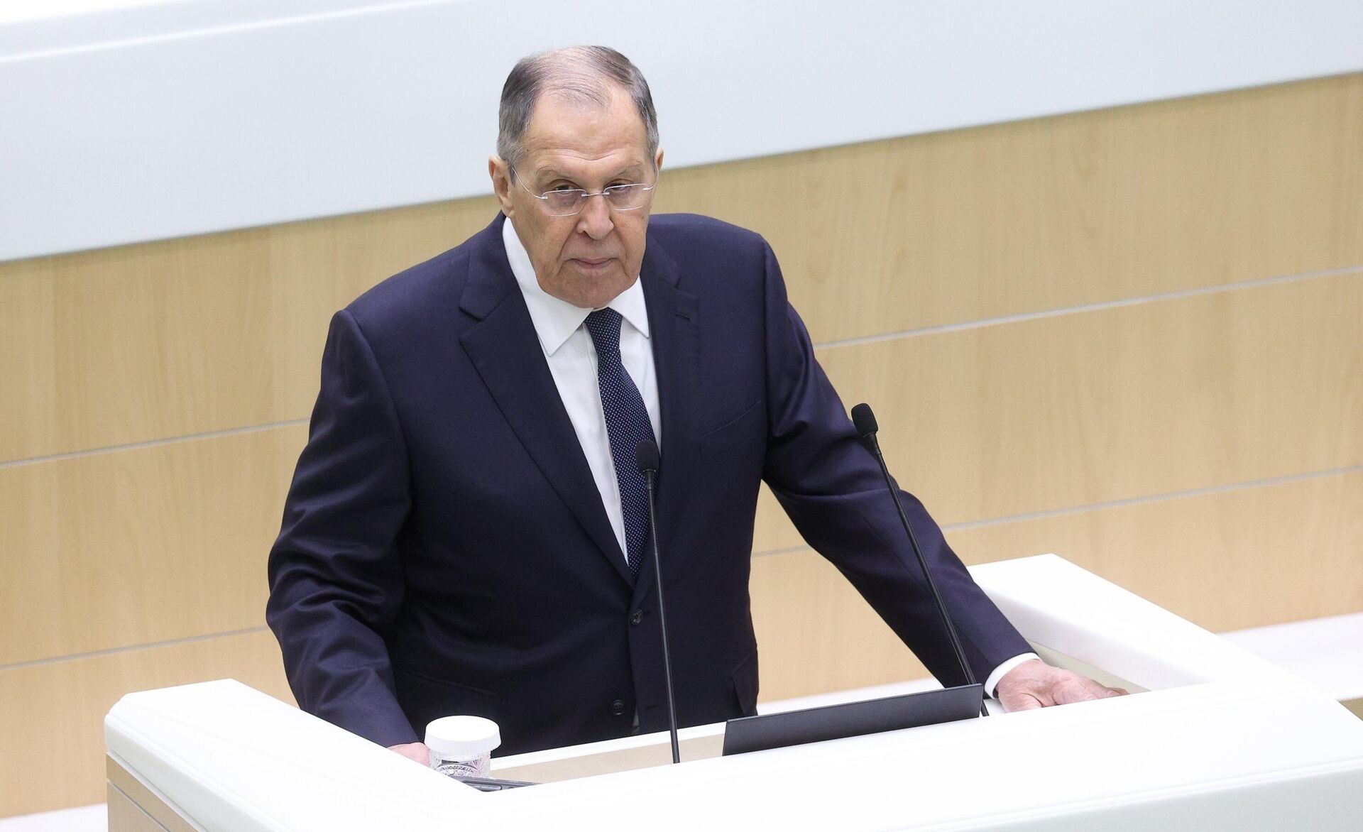 Министр иностранных дел РФ Сергей Лавров выступает во время Правительственного часа в Совете Федерации РФ Министр иностранных дел РФ Сергей Лавров выступает во время Правительственного часа в Совете Федерации РФ - Sputnik Казахстан, 1920, 10.12.2025