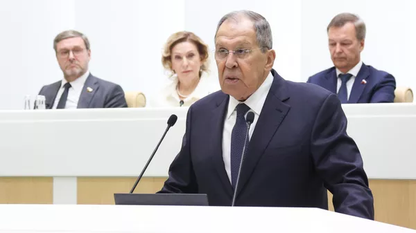 Министр иностранных дел РФ Сергей Лавров выступает во время Правительственного часа в Совете Федерации РФ - Sputnik Казахстан