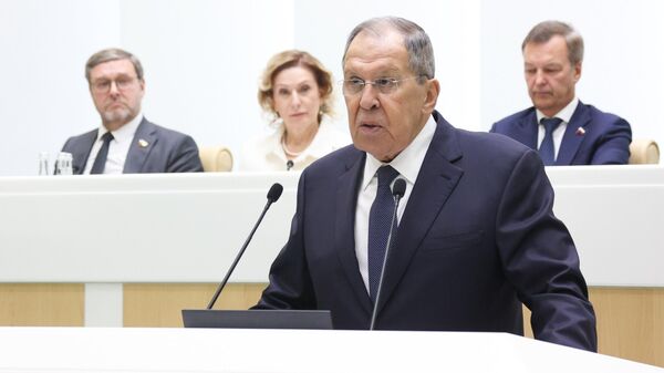 Министр иностранных дел РФ Сергей Лавров выступает во время Правительственного часа в Совете Федерации РФ - Sputnik Казахстан