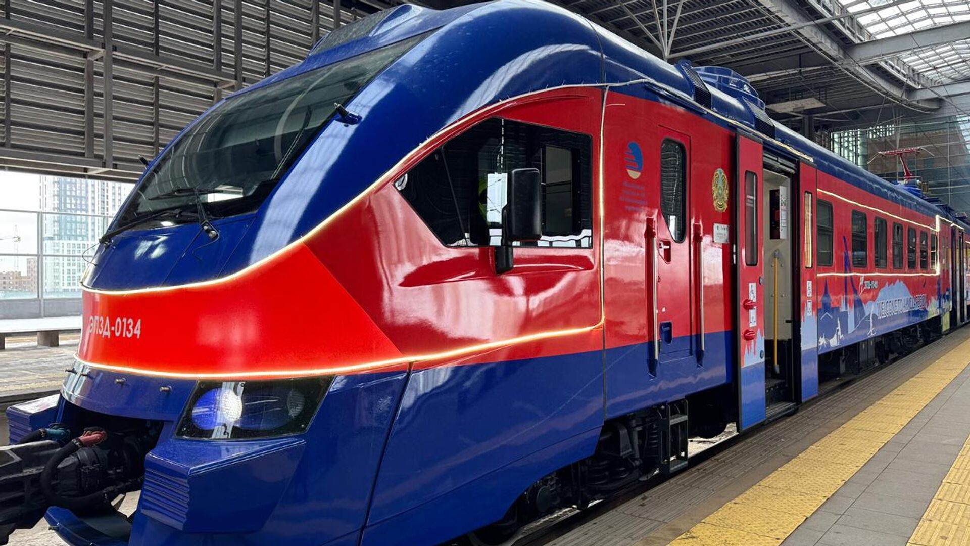 Дополнительные пригородные электропоезда запустят на новогодние праздники Дополнительные пригородные электропоезда запустят на новогодние праздники - Sputnik Казахстан, 1920, 10.12.2025