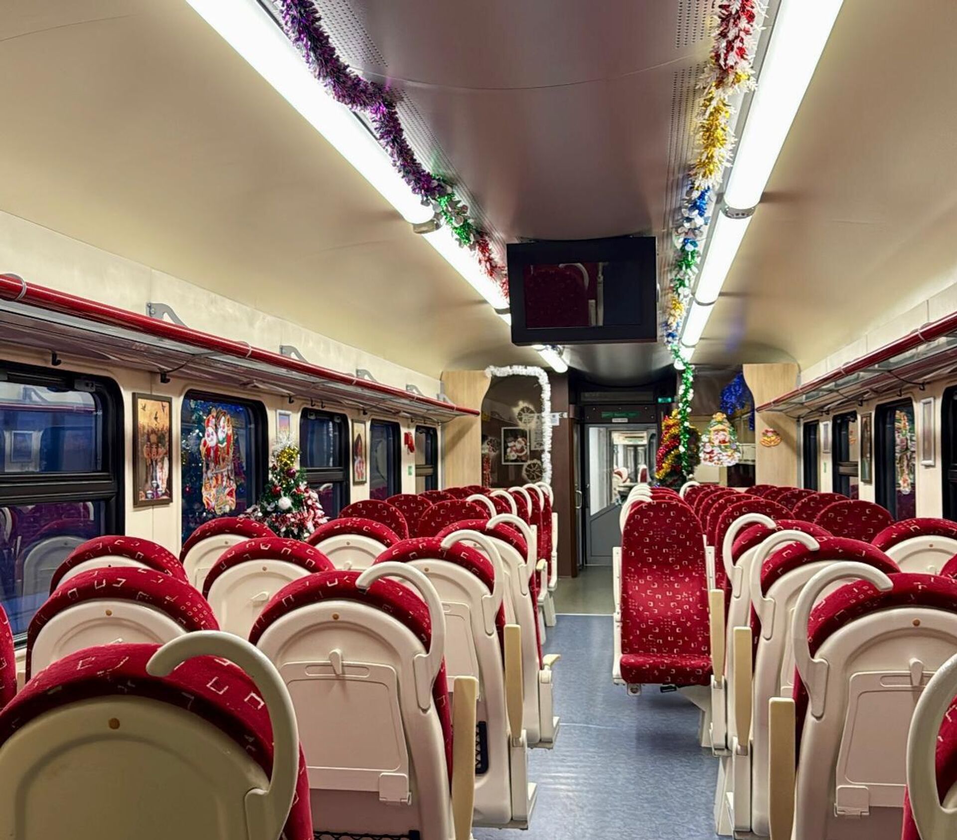 Дополнительные пригородные электропоезда запустят на новогодние праздники Дополнительные пригородные электропоезда запустят на новогодние праздники - Sputnik Казахстан, 1920, 10.12.2025