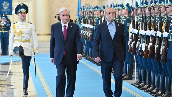 Касым-Жомарт Токаев и Масуд Пезешкиан в Акорде - Sputnik Казахстан