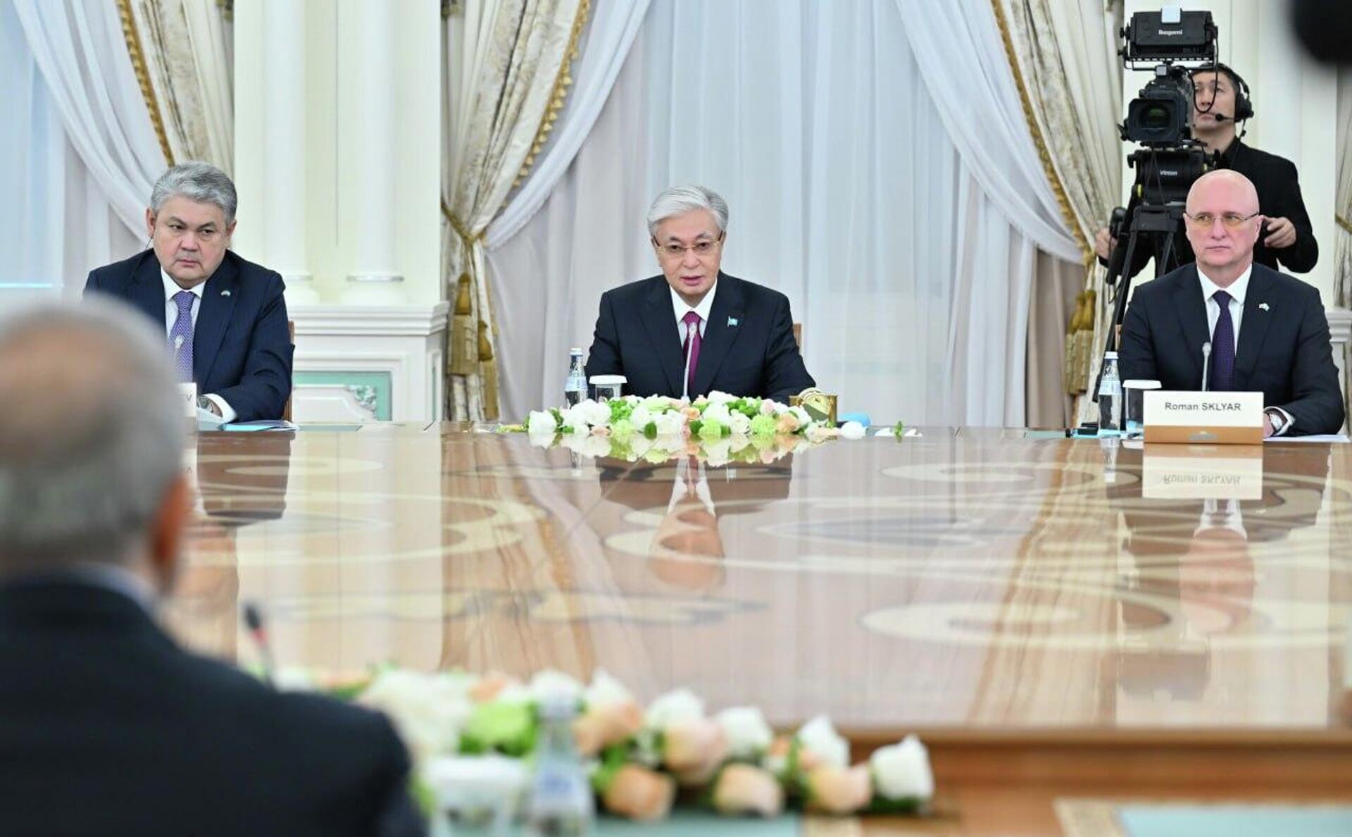 Переговоры Касым-Жомарта Токаева и Масуда Пезешкиана в расширенном составе с участием делегаций двух стран - Sputnik Казахстан, 1920, 11.12.2025