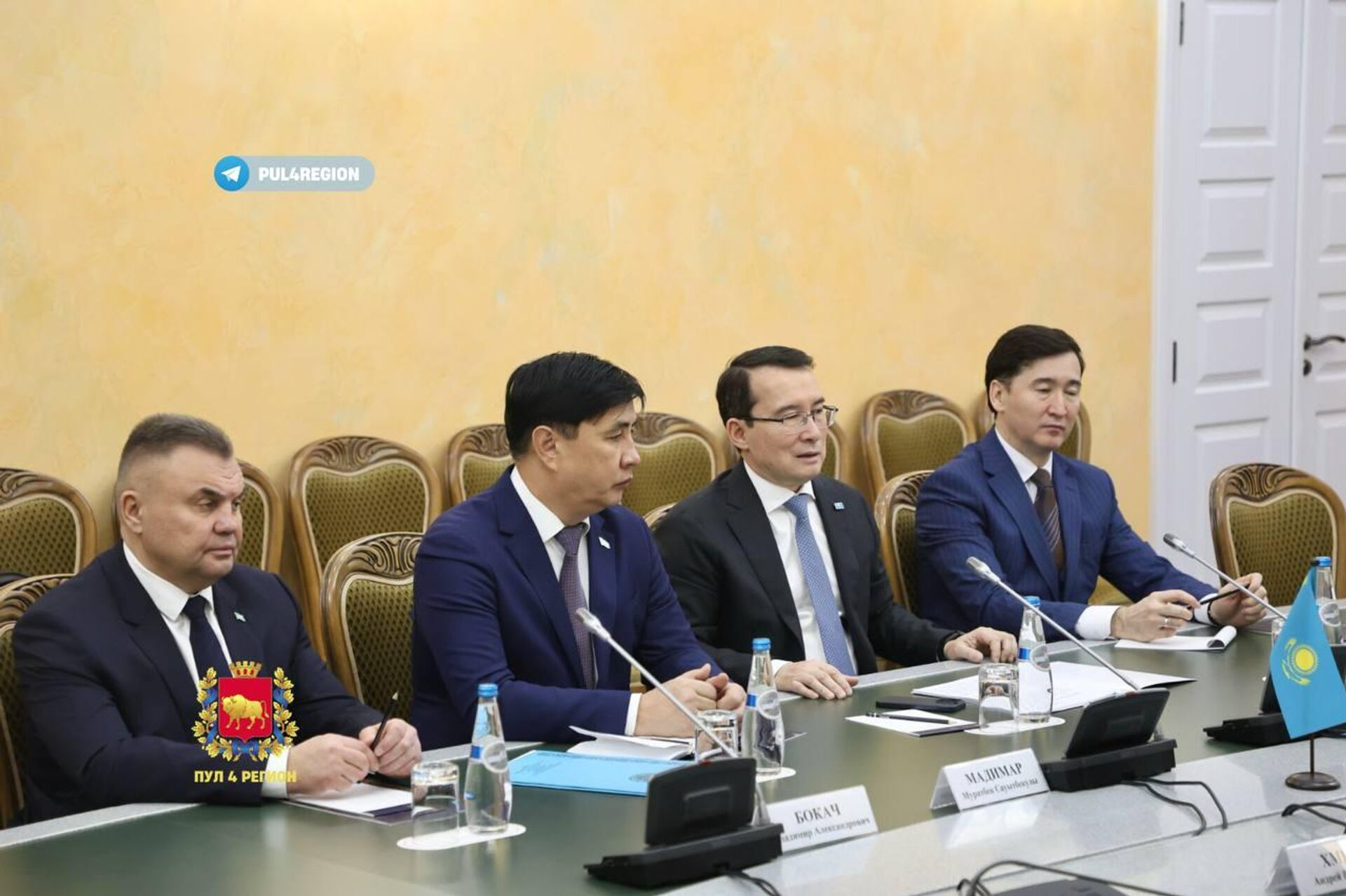 Посол Казахстана в Беларуси Тимур Жаксылыков встретился с председателем Гродненского облисполкома Юрием Караевым - Sputnik Казахстан, 1920, 11.12.2025