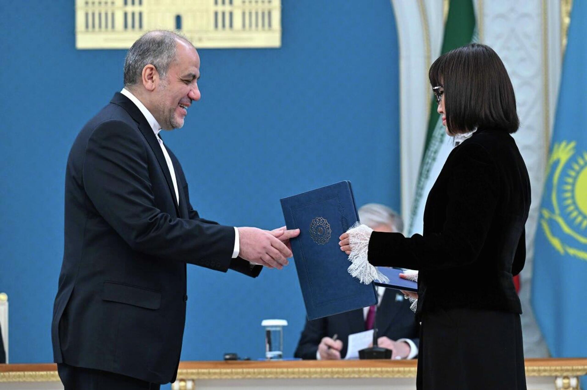 Обмен подписанными межправительственными и межведомственными документами между Казахстаном и Ираном - Sputnik Казахстан, 1920, 11.12.2025