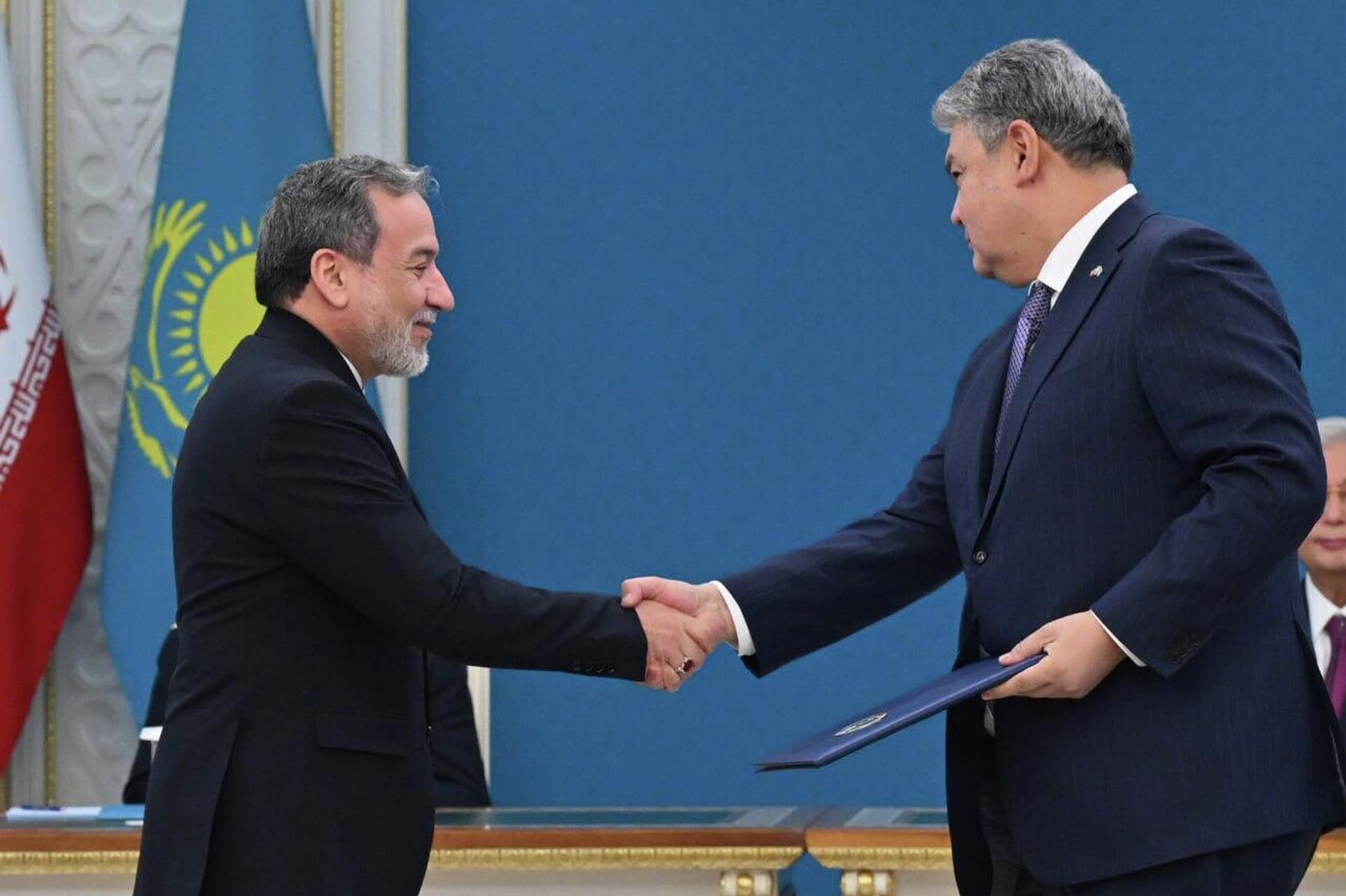 Обмен подписанными межправительственными и межведомственными документами между Казахстаном и Ираном - Sputnik Казахстан, 1920, 11.12.2025