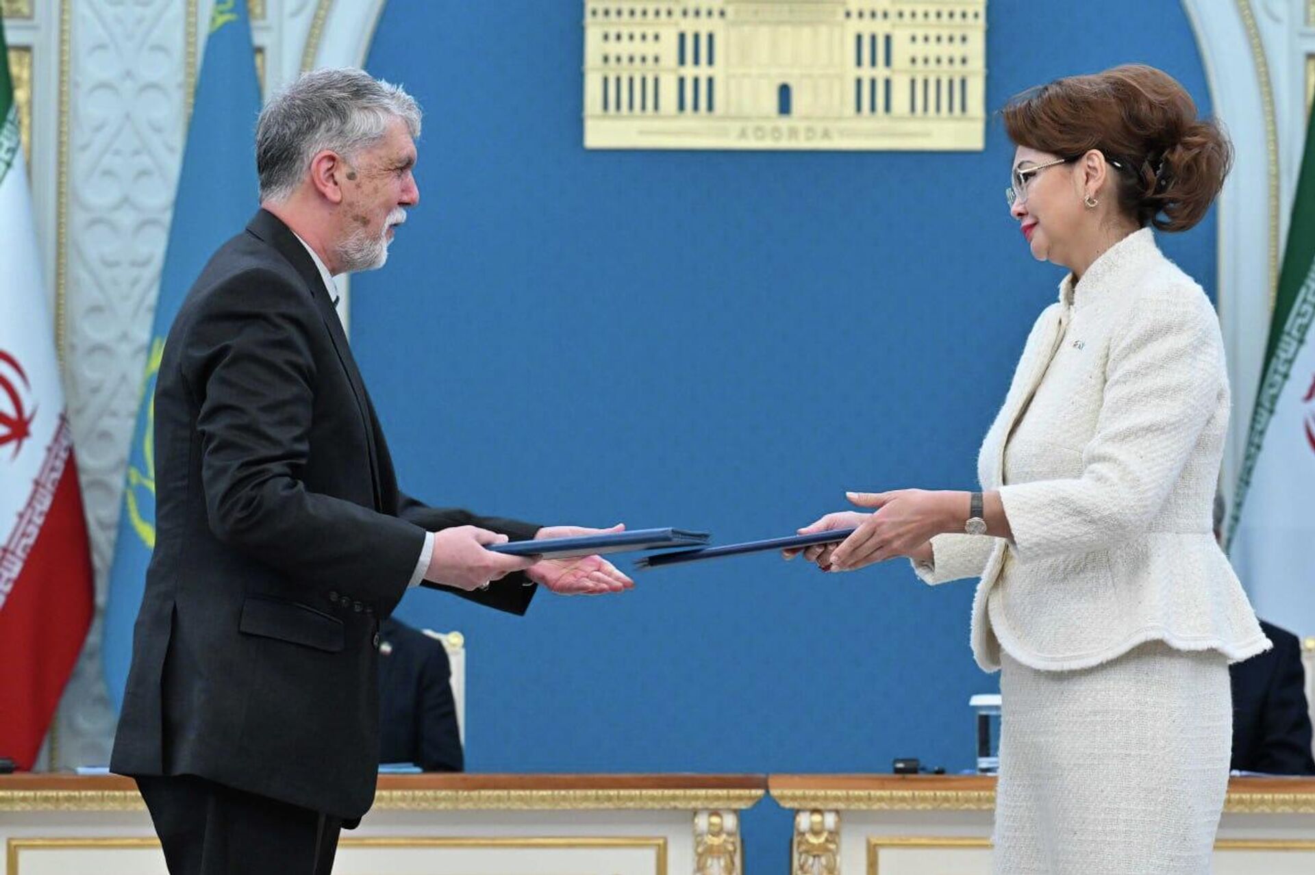 Обмен подписанными межправительственными и межведомственными документами между Казахстаном и Ираном - Sputnik Казахстан, 1920, 11.12.2025