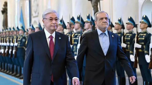 Касым-Жомарт Токаев и Масуд Пезешкиан в Акорде - Sputnik Казахстан