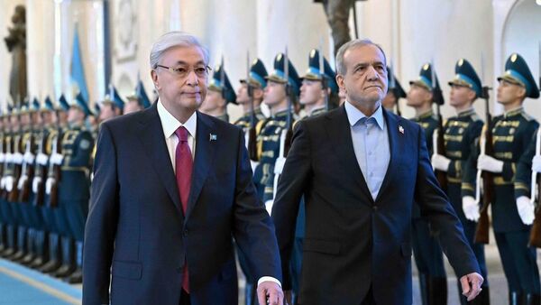 Касым-Жомарт Токаев и Масуд Пезешкиан в Акорде - Sputnik Казахстан