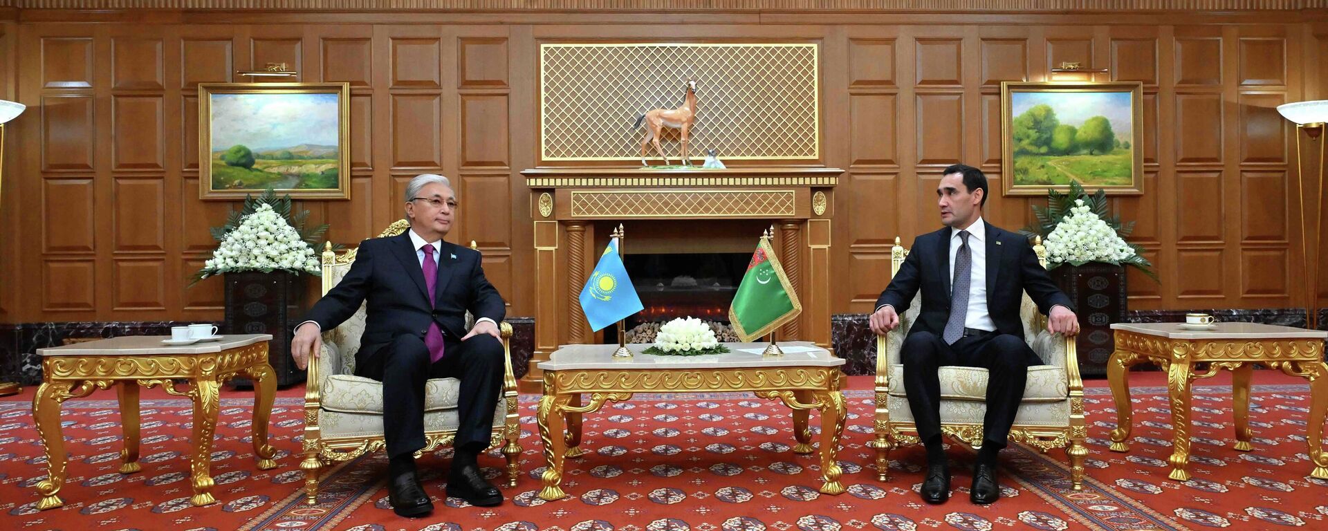 Қасым-Жомарт Тоқаев Ашхабадта Түрікменстан президентімен кездесу өткізді - Sputnik Қазақстан, 1920, 11.12.2025