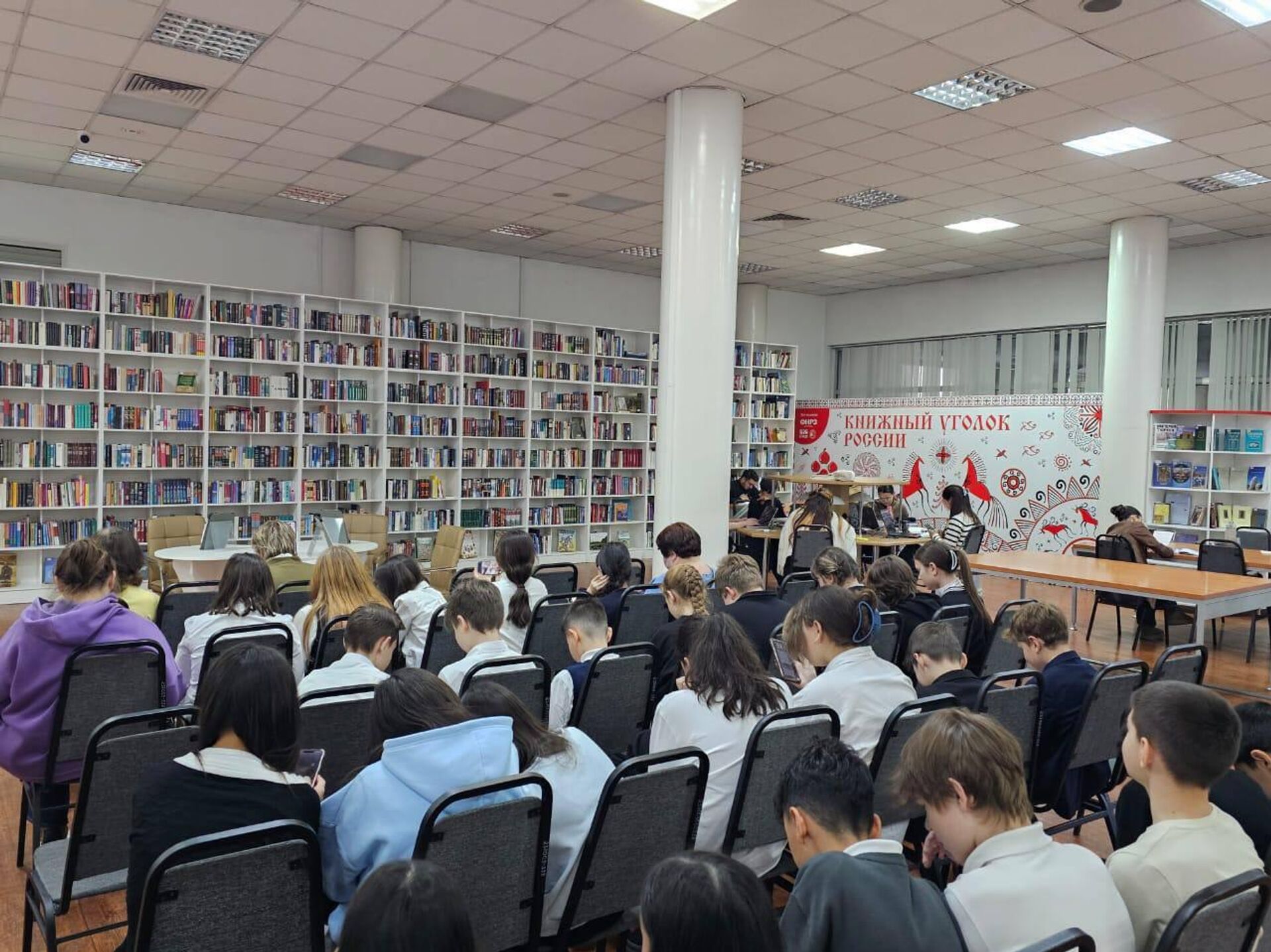 Презентация проекта Национальная электронная библиотека, предоставленной Российской государственной библиотекой, прошла в Национальной библиотеке Казахстана в Астане - Sputnik Казахстан, 1920, 12.12.2025