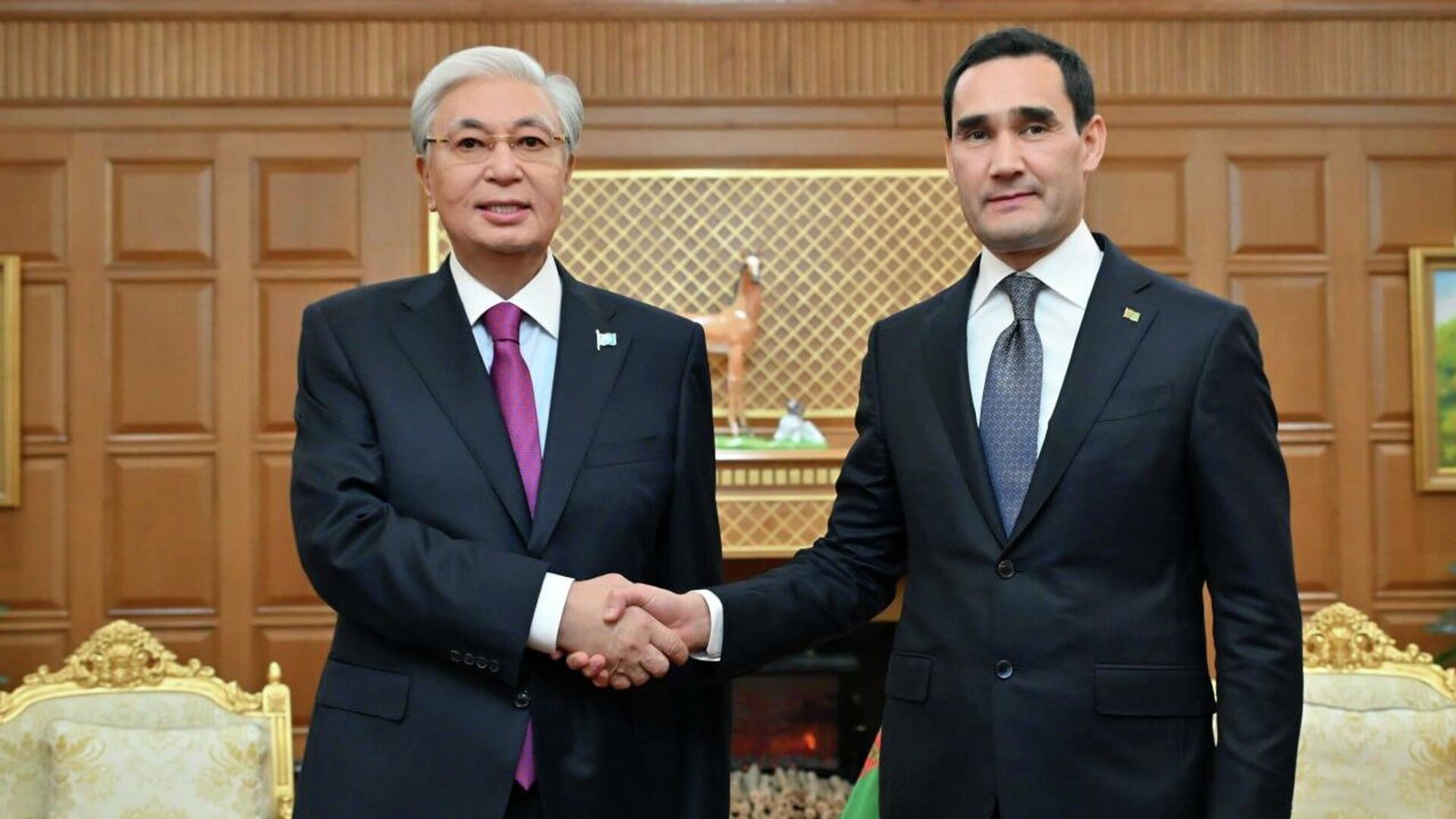 Касым-Жомарт Токаев и Сердар Бердымухамедов  - Sputnik Казахстан, 1920, 12.12.2025