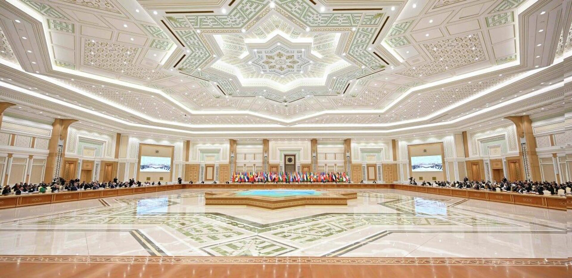 Касым-Жомарт Токаев принимает участие в Международном форуме мира и доверия в Ашхабаде - Sputnik Казахстан, 1920, 12.12.2025