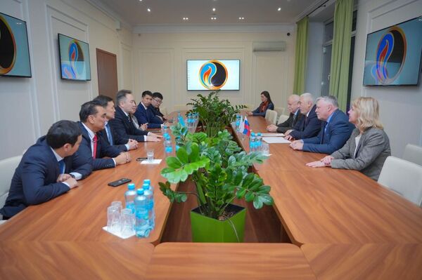 Министр науки и высшего образования РК Саясат Нурбек посетил ряд ведущих высших учебных заведений и научно-исследовательских центров Москвы. Министр науки и высшего образования РК Саясат Нурбек посетил ряд ведущих высших учебных заведений и научно-исследовательских центров Москвы. - Sputnik Казахстан