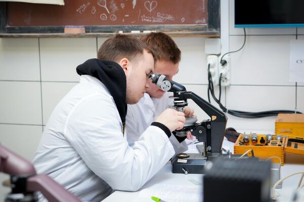 Министр науки и высшего образования РК Саясат Нурбек посетил ряд ведущих высших учебных заведений и научно-исследовательских центров Москвы. Министр науки и высшего образования РК Саясат Нурбек посетил ряд ведущих высших учебных заведений и научно-исследовательских центров Москвы. - Sputnik Казахстан