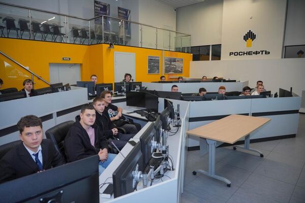 Министр науки и высшего образования РК Саясат Нурбек посетил ряд ведущих высших учебных заведений и научно-исследовательских центров Москвы. Министр науки и высшего образования РК Саясат Нурбек посетил ряд ведущих высших учебных заведений и научно-исследовательских центров Москвы. - Sputnik Казахстан