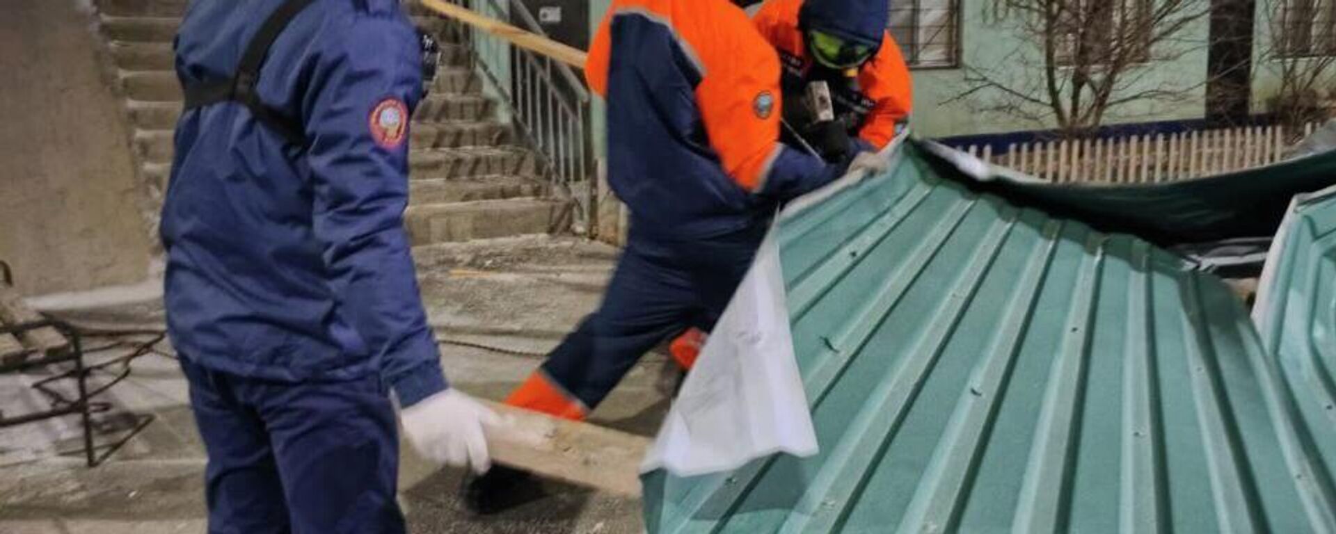 Атырау облысында қатты дауыл ғимарат шатырларын ұшырып әкетті - Sputnik Қазақстан, 1920, 14.12.2025