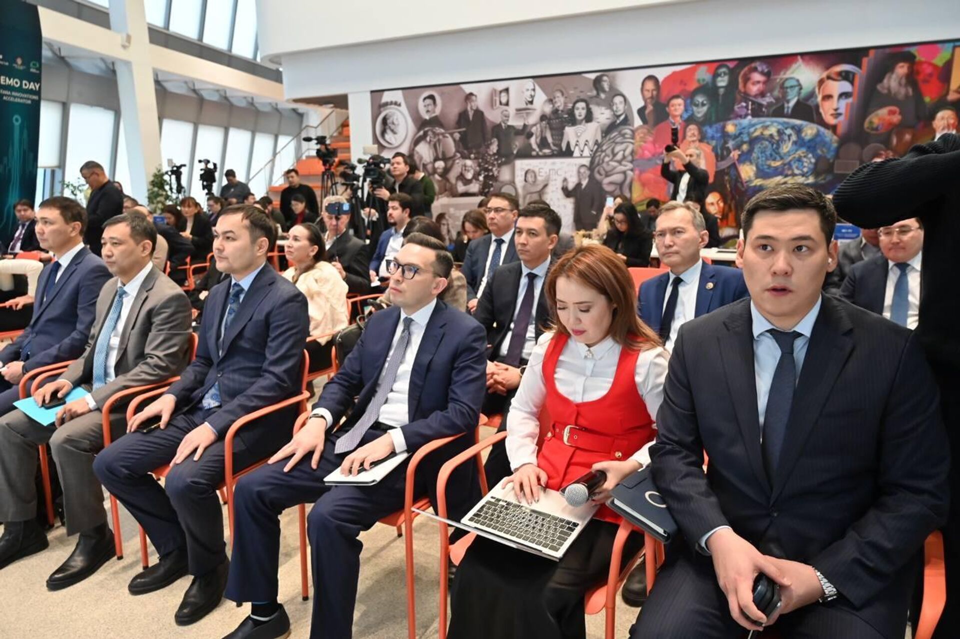 Брифинг министерства энергетики Казахстана для СМИ Брифинг министерства энергетики Казахстана для СМИ - Sputnik Казахстан, 1920, 15.12.2025