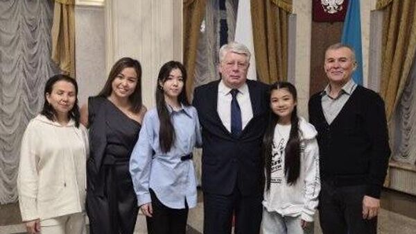 Посол РФ Бородавкин встретился с участницами Голос. Дети-12 и Щелкунчик из Казахстана - Sputnik Казахстан