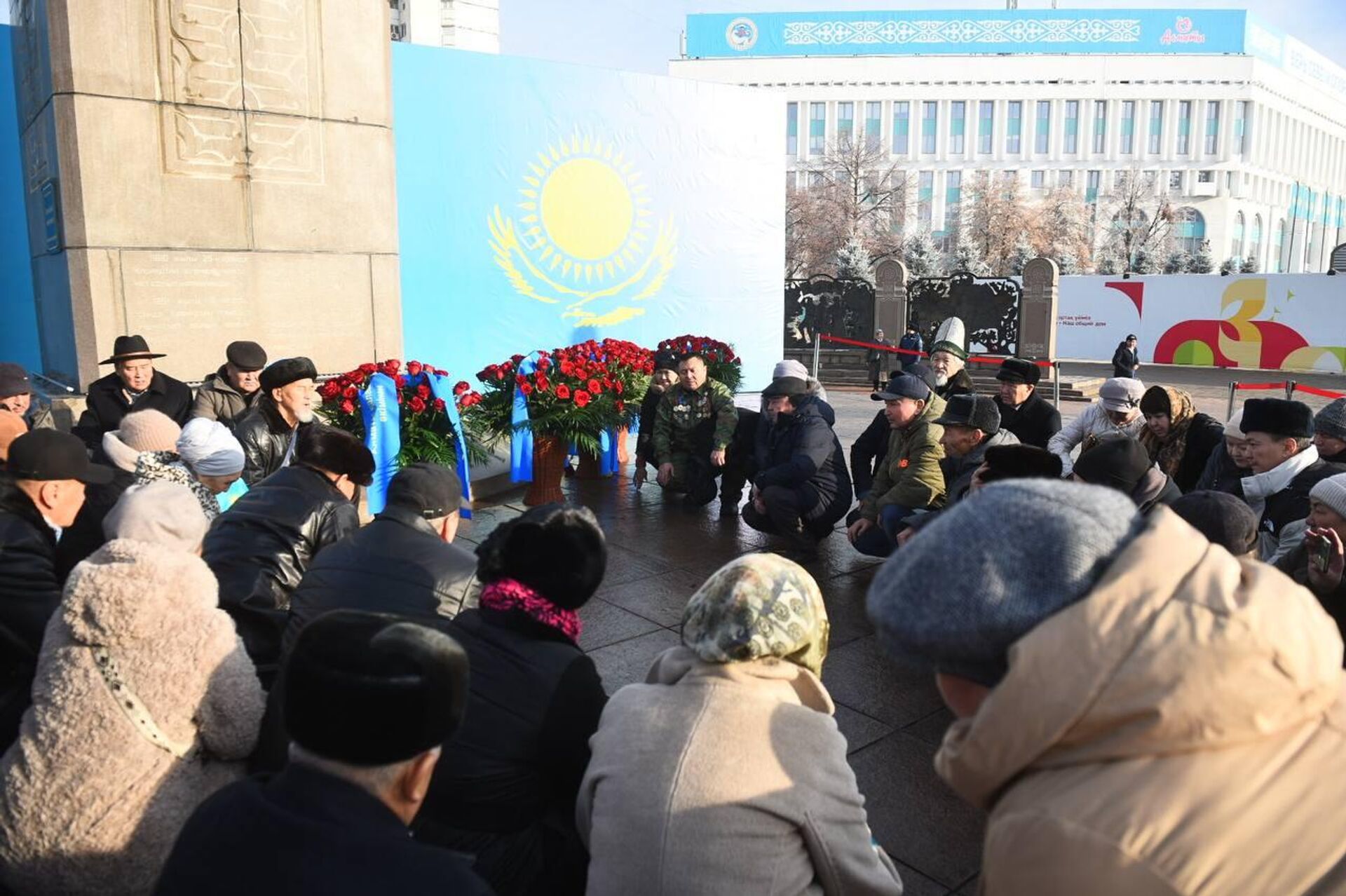 Возложение цветов к Монументу Независимости в Алматы  - Sputnik Қазақстан, 1920, 16.12.2025
