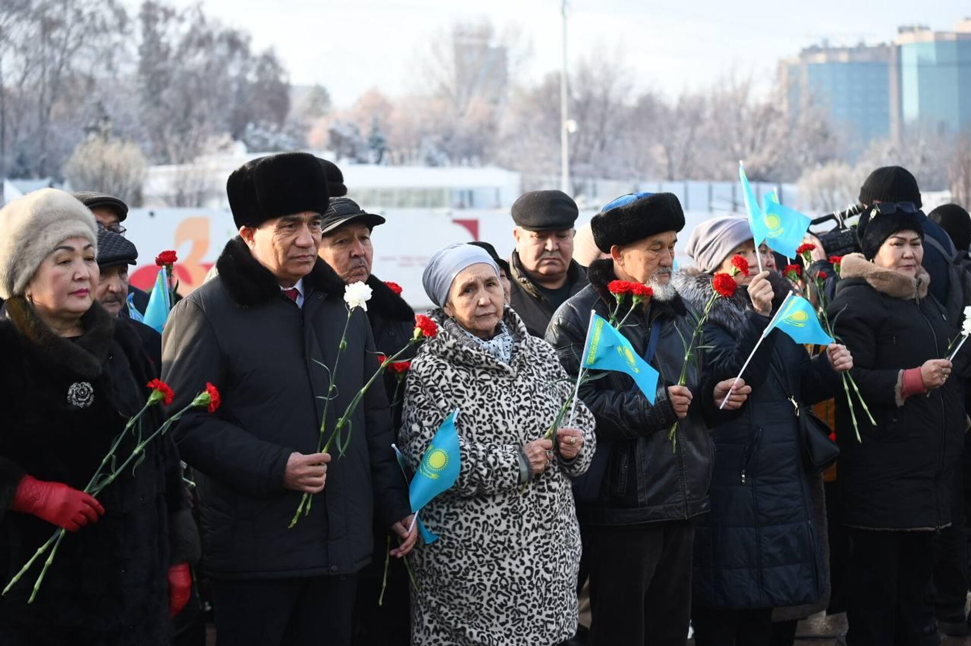 Возложение цветов к Монументу Независимости в Алматы  - Sputnik Қазақстан, 1920, 16.12.2025