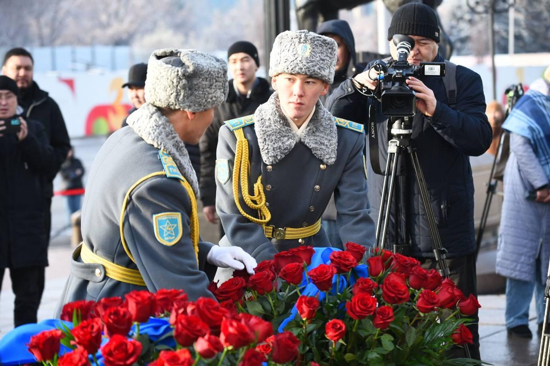 Возложение цветов к Монументу Независимости в Алматы  - Sputnik Қазақстан, 1920, 16.12.2025