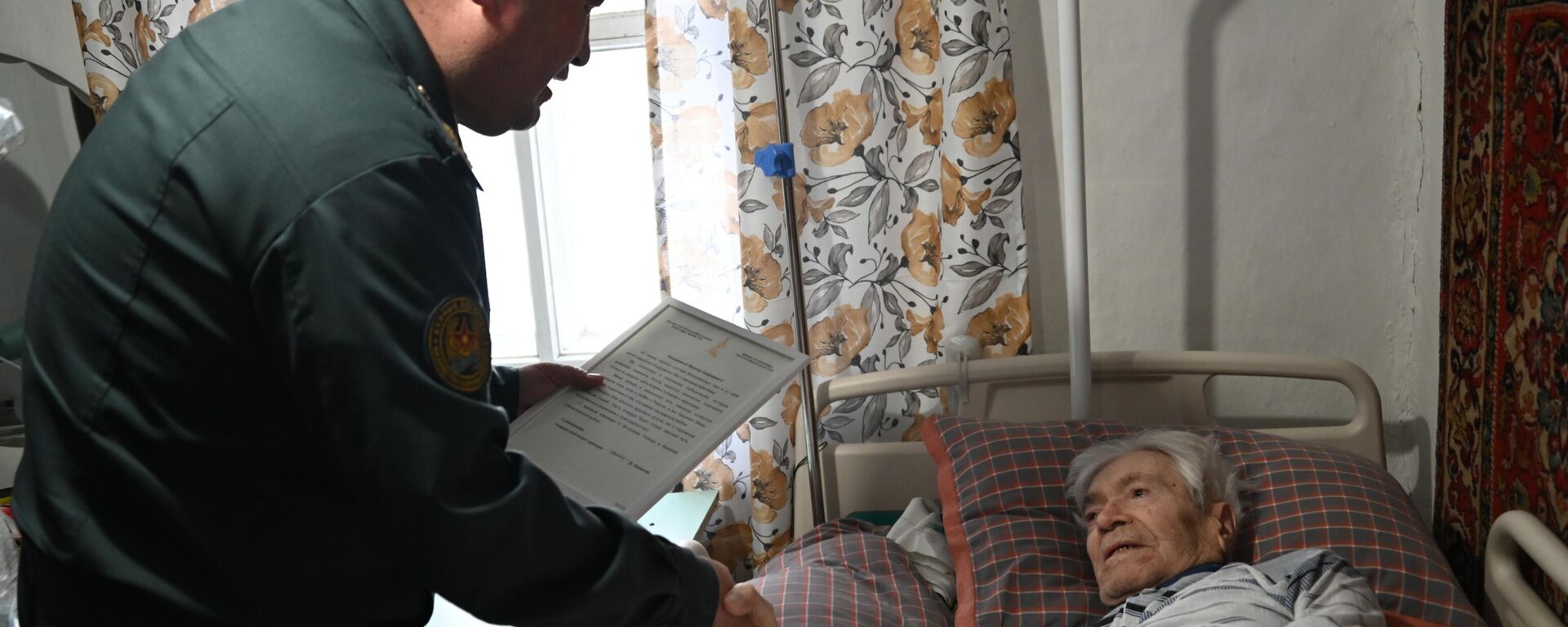 Қарағандыда әскерилер соғыс ардагері Виктор Шелудяковты 100 жасқа толуымен құттықтады - Sputnik Қазақстан, 1920, 16.12.2025