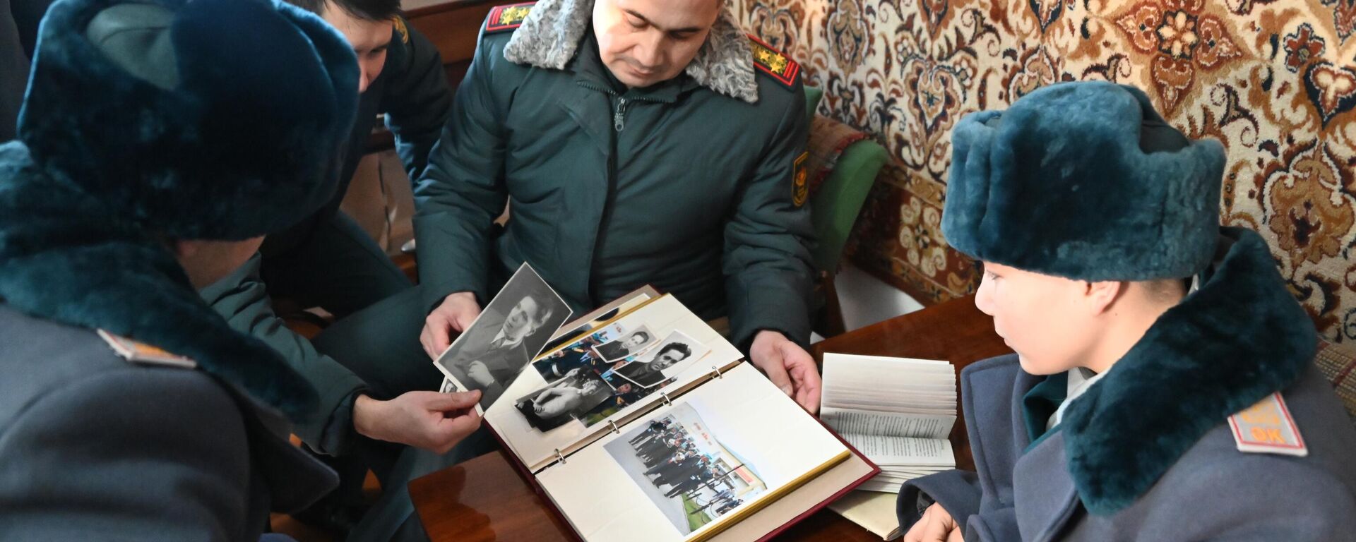 В Караганде поздравили ветерана Великой Отечественной войны Виктора Шелудякова со 100-летием - Sputnik Казахстан, 1920, 16.12.2025