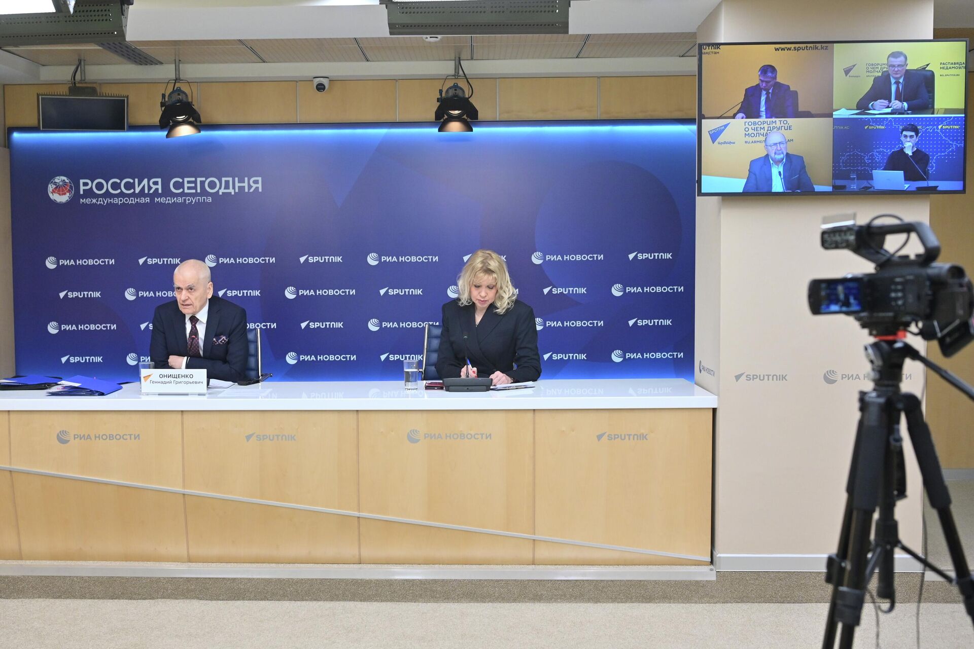 Видеомост Можно ли увеличить продолжительность жизни с помощью ИИ в медицине с участием Григория Онищенко Видеомост Можно ли увеличить продолжительность жизни с помощью ИИ в медицине с участием Григория Онищенко - Sputnik Казахстан, 1920, 17.12.2025