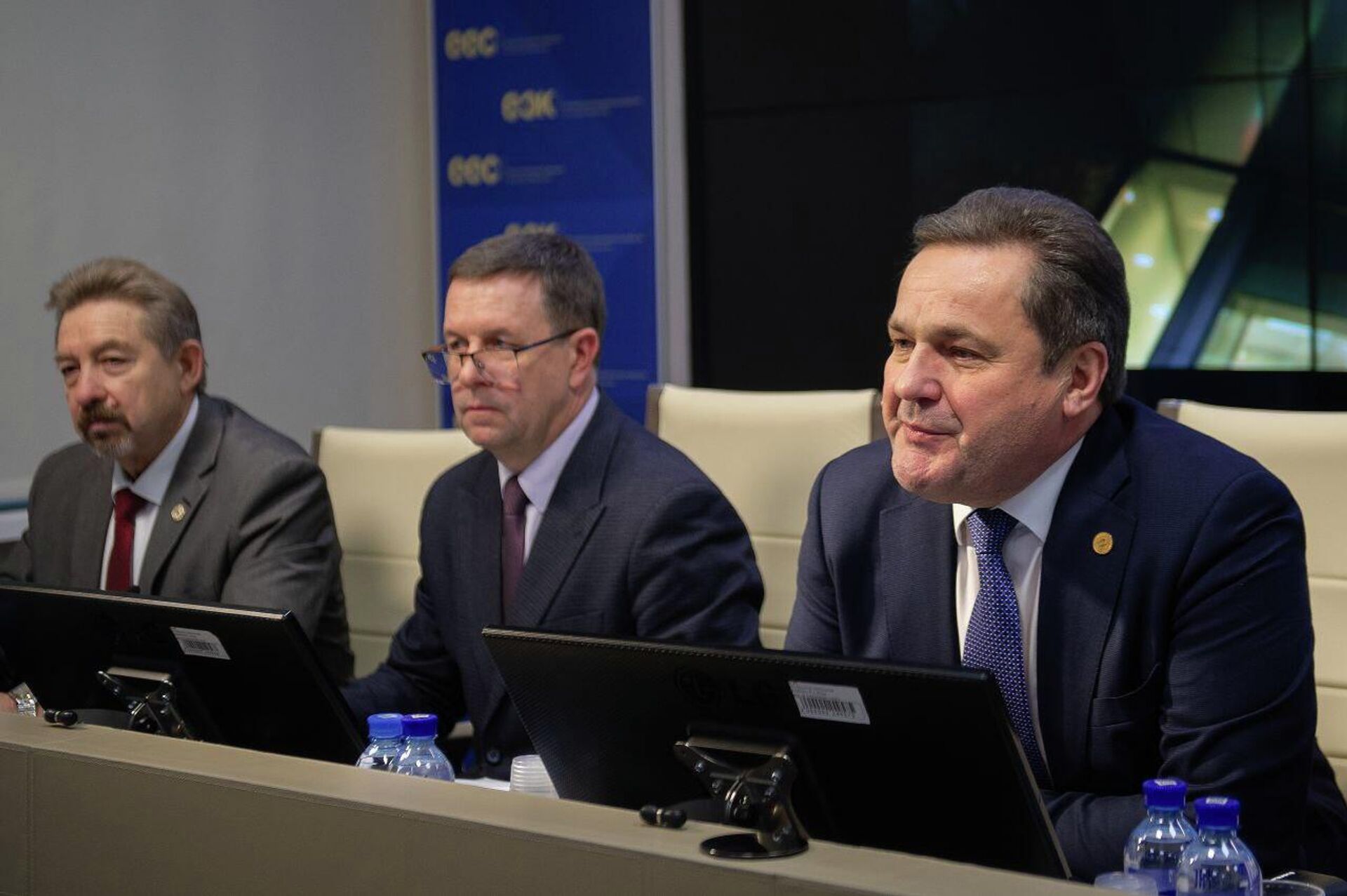 Пресс-конференция министра по техническому регулированию ЕЭК Валентина Татарицкого - Sputnik Қазақстан, 1920, 18.12.2025