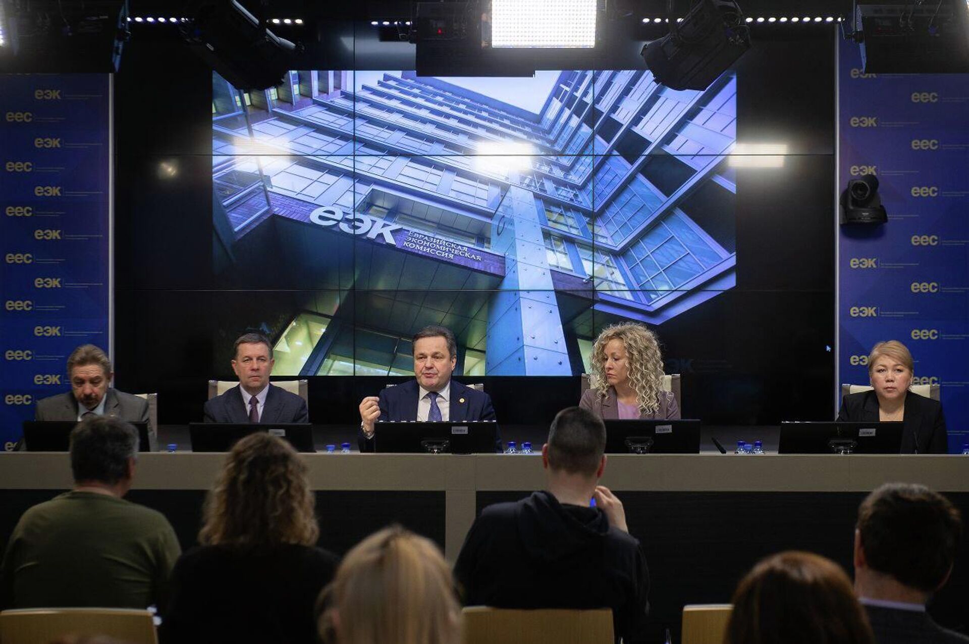 Пресс-конференция министра по техническому регулированию ЕЭК Валентина Татарицкого - Sputnik Қазақстан, 1920, 18.12.2025