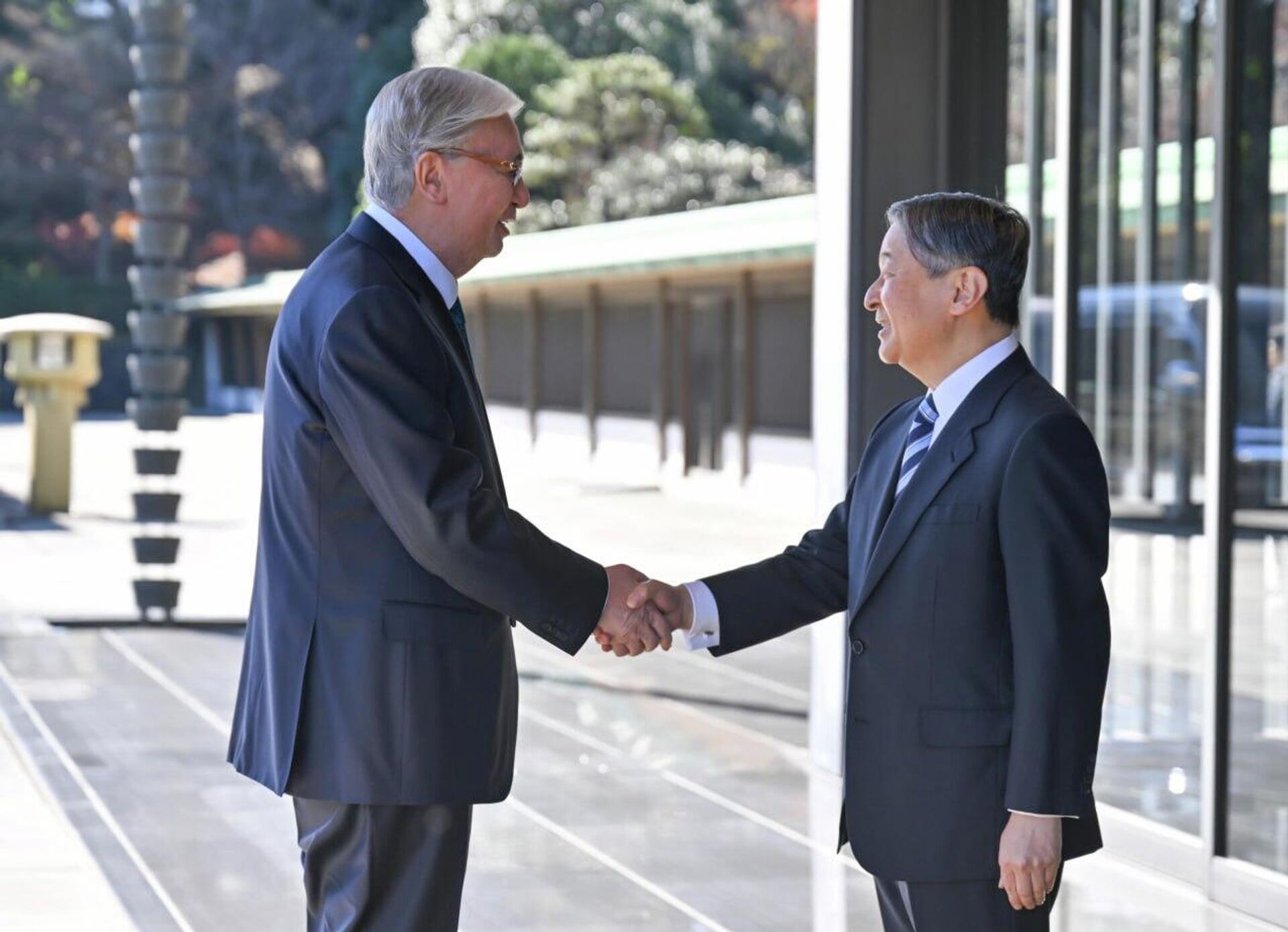 Касым-Жомарт Токаев встретился с Императором Японии Нарухито  - Sputnik Казахстан, 1920, 18.12.2025