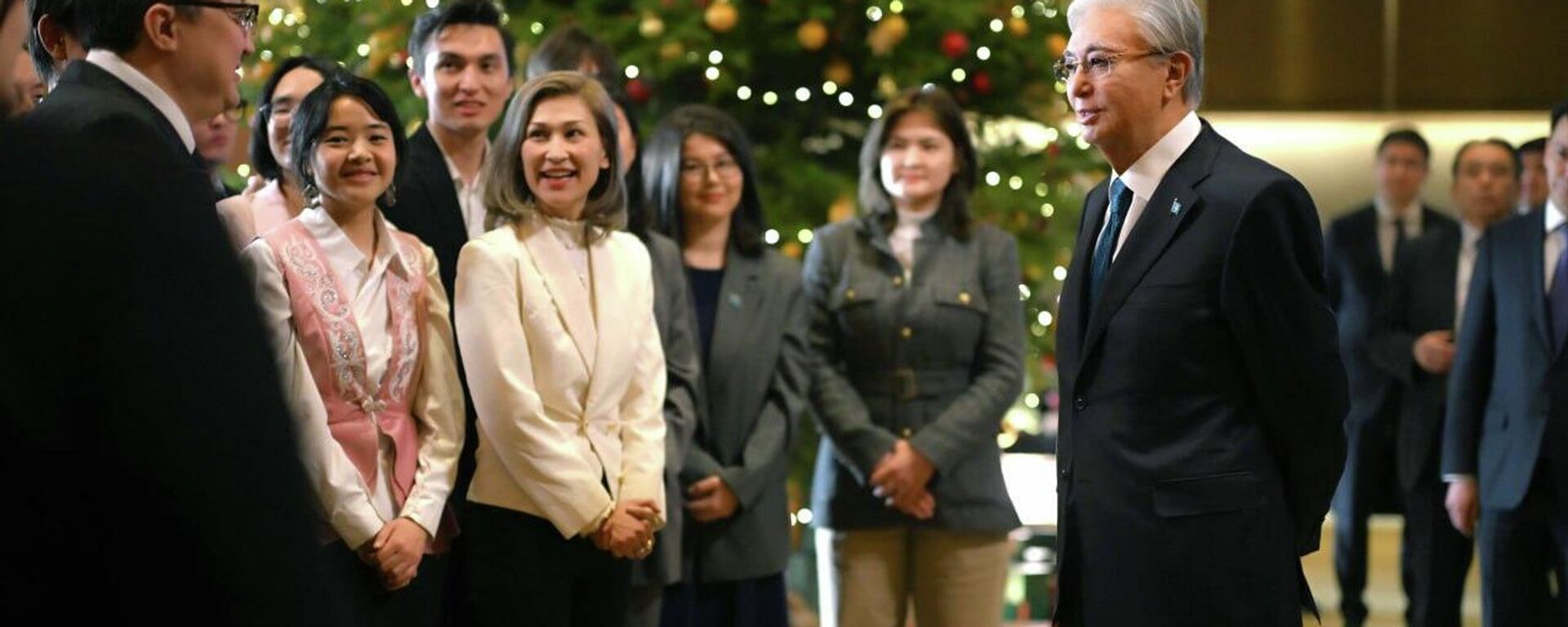 Тоқаев Жапонияда тұрып жатқан қазақстандықтармен кездесті - Sputnik Қазақстан, 1920, 18.12.2025