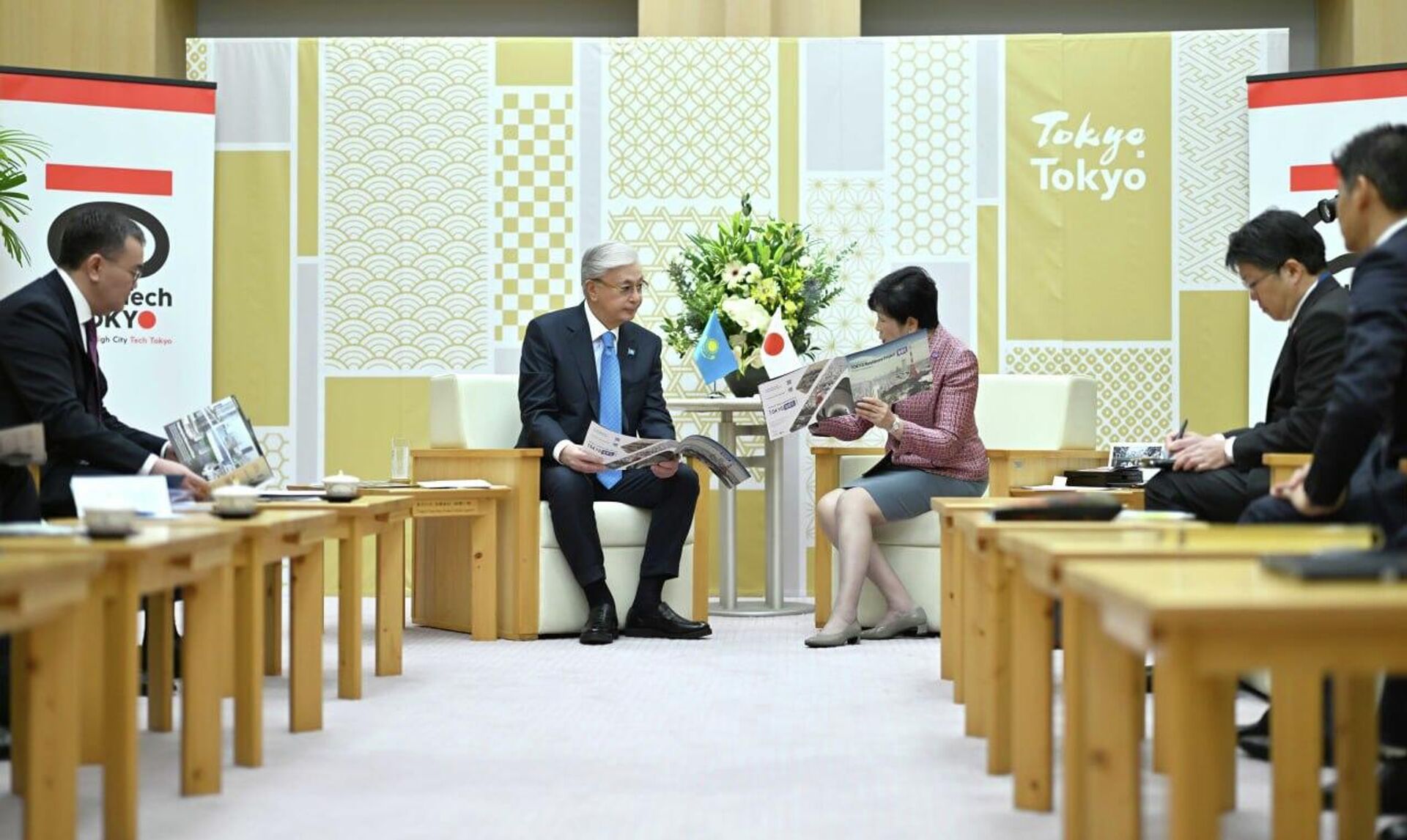 Касым-Жомарт Токаев провел встречу с губернатором Токио Юрико Коикэ - Sputnik Казахстан, 1920, 19.12.2025