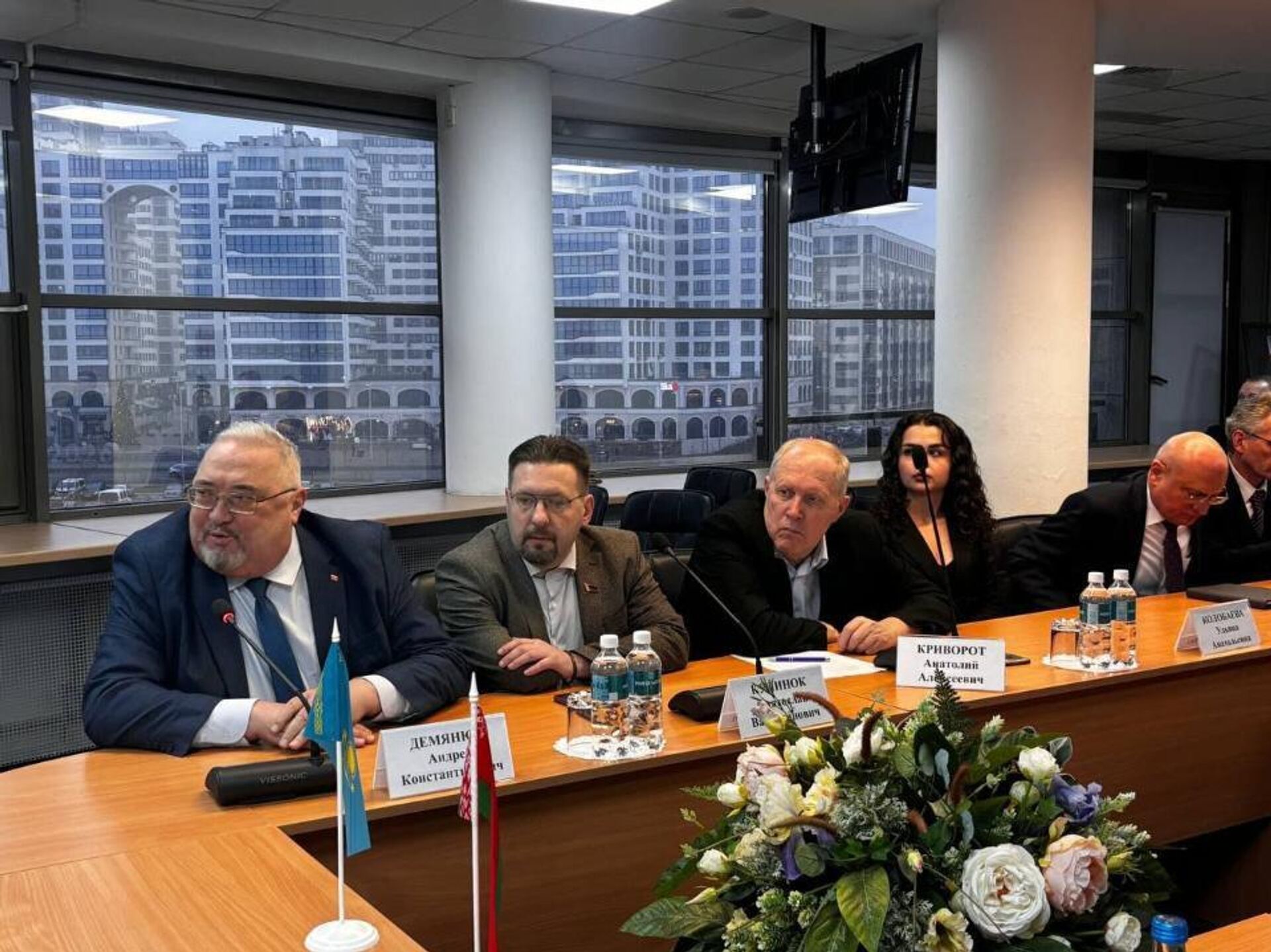 Презентация совместного фотоальбома архивистов Казахстана и Беларуси - Sputnik Казахстан, 1920, 19.12.2025