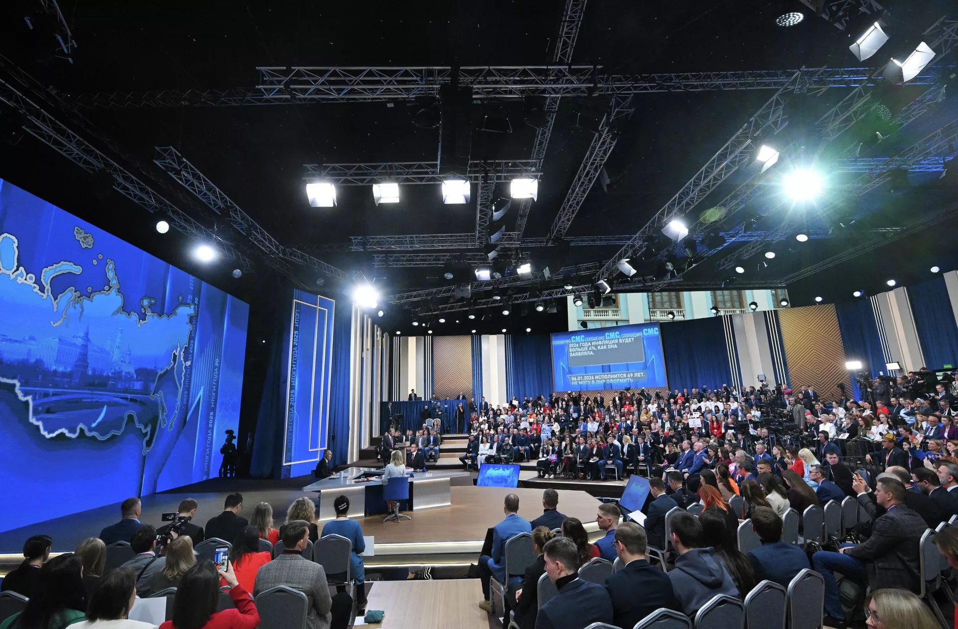 Президент РФ Владимир Путин отвечает на вопросы во время специальной программы Итоги года в Москве - Sputnik Казахстан, 1920, 19.12.2025