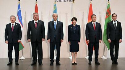 Совместное фото лидеров государств перед саммитом "Центральная Азия – Япония"
